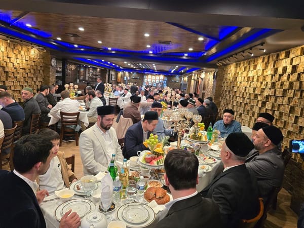 Кеча Samarqand Steak House ресторанида катта ва файзли ифторлик дастурхони ёз...